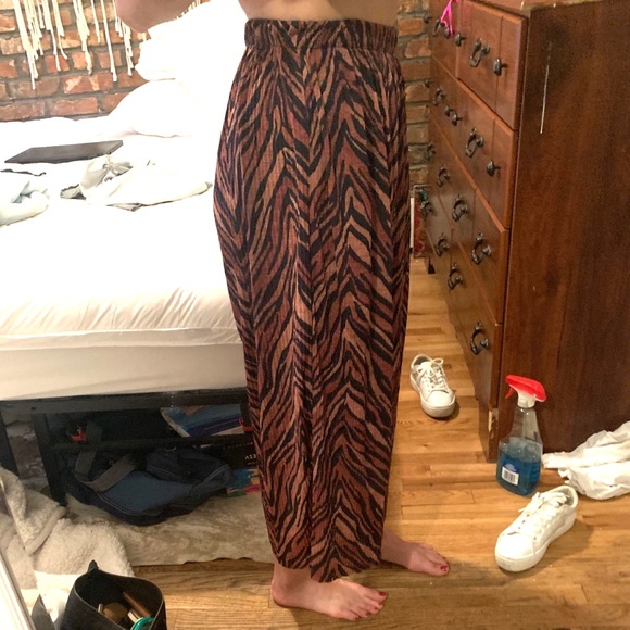 ZEBRA Flow Crop Pants - Picture 5 of 5